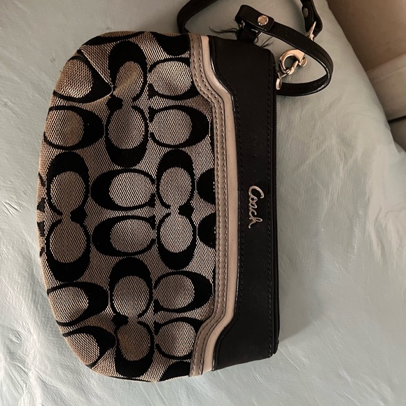 Designer purses - Picture 4 of 4